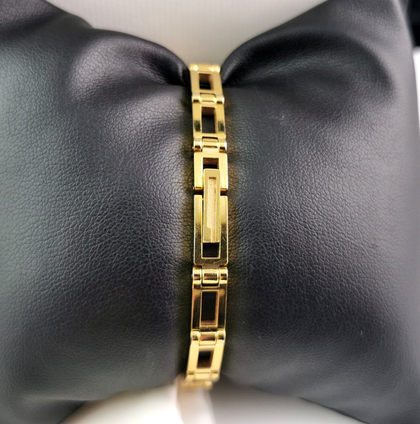 Gucci 3900l ladies gold plated wristwatch